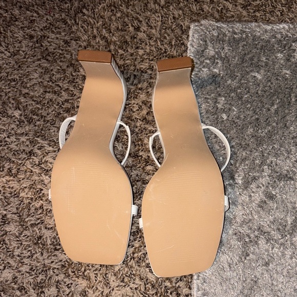 Elegant White Block Heels, 3.5 inches, Never worn - Picture 6 of 6